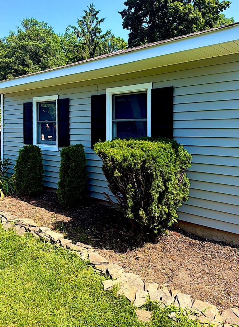 Keansburg NJ 6 Ranch home with new light blue vinyl siding and black shutters in Neptune, NJ